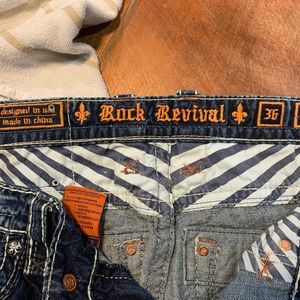 Rock Revival straight leg jeans!
